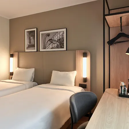 Hotel Campanile Prime - Paris - Porte De 3*